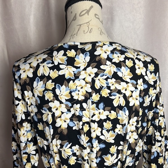J.Jill Weaver collection size small petite black floral blouse 3/4 arms spandex - Picture 4 of 7